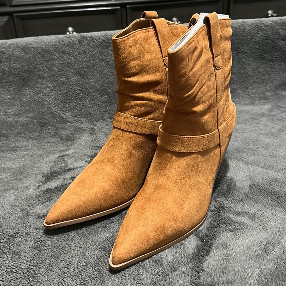 Above the ankle cowboy boots style